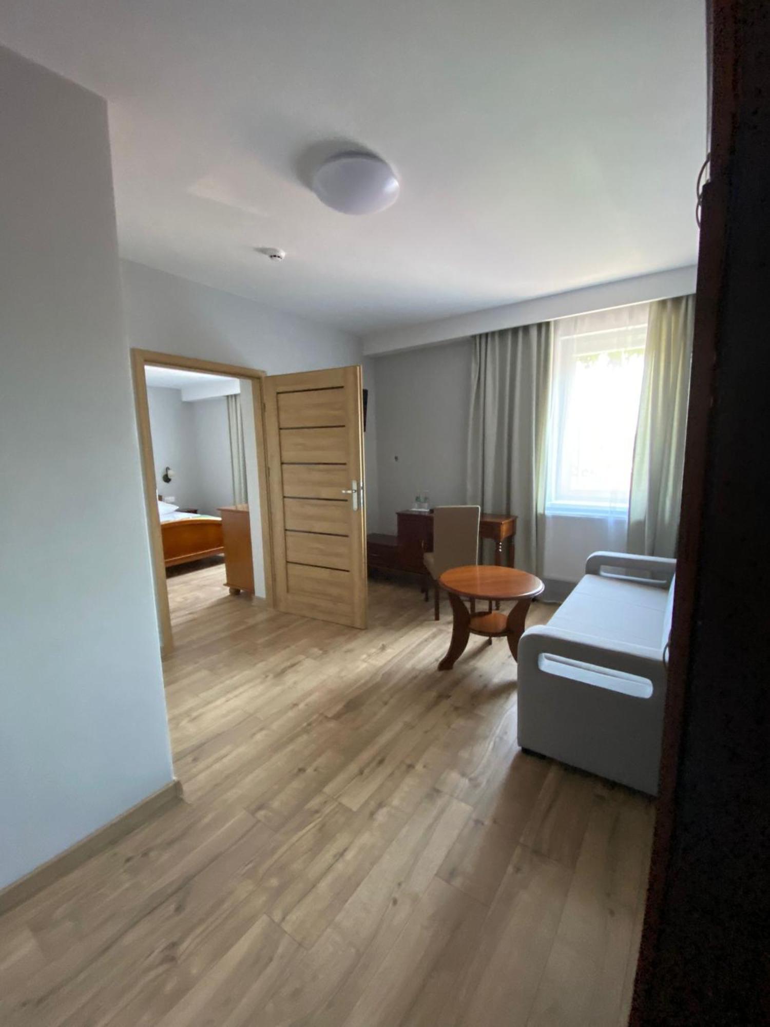 קונין Hotel Kresowianka מראה חיצוני תמונה