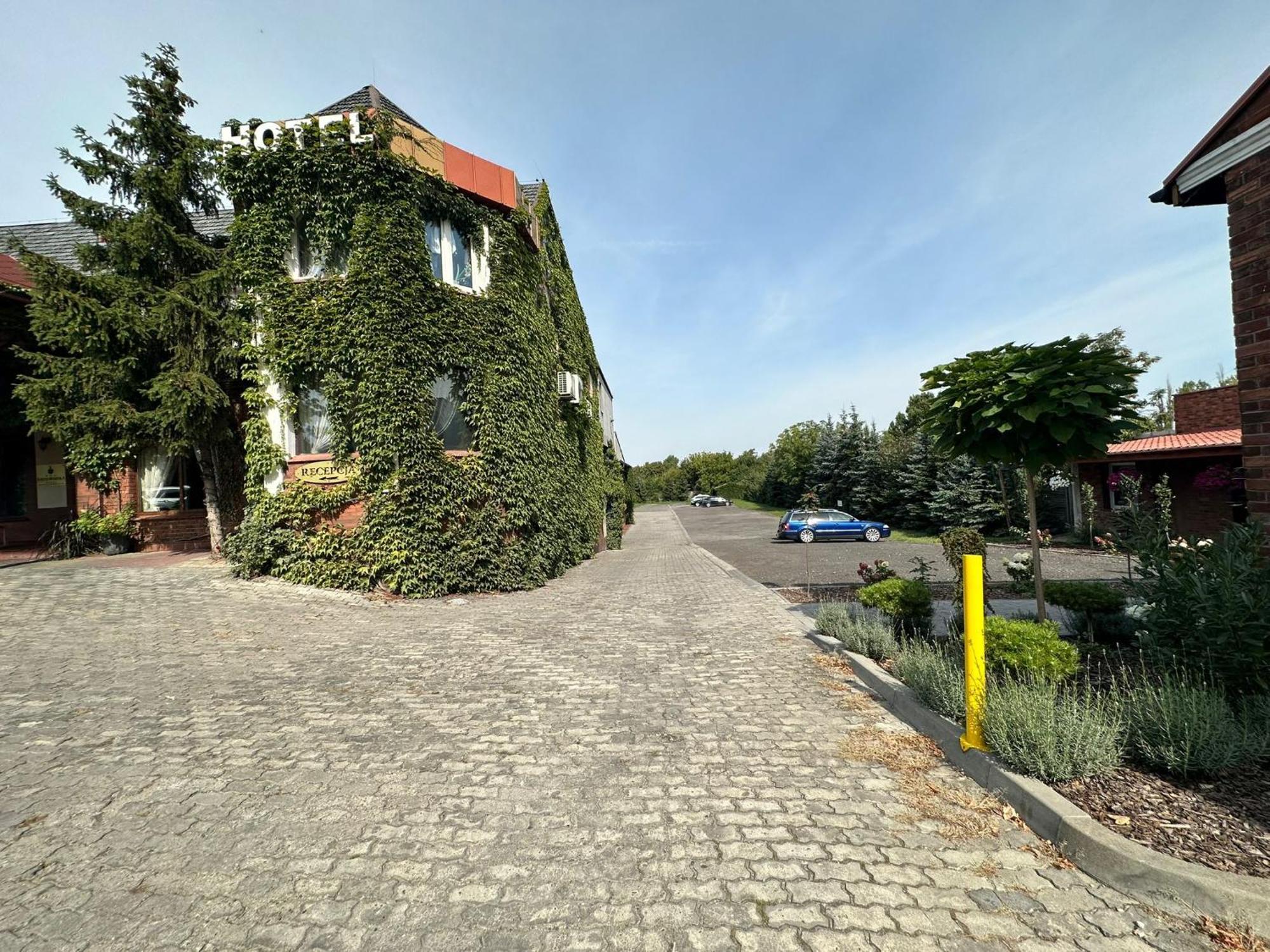 קונין Hotel Kresowianka מראה חיצוני תמונה